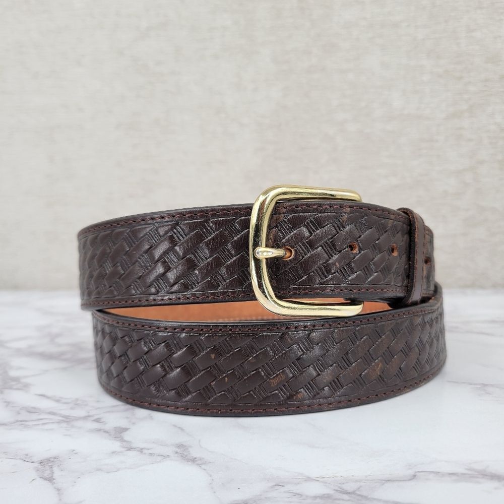 Men's Brown Woven Basket Weave Pattern Leather Belt Size 48 Gold Toned Buckle